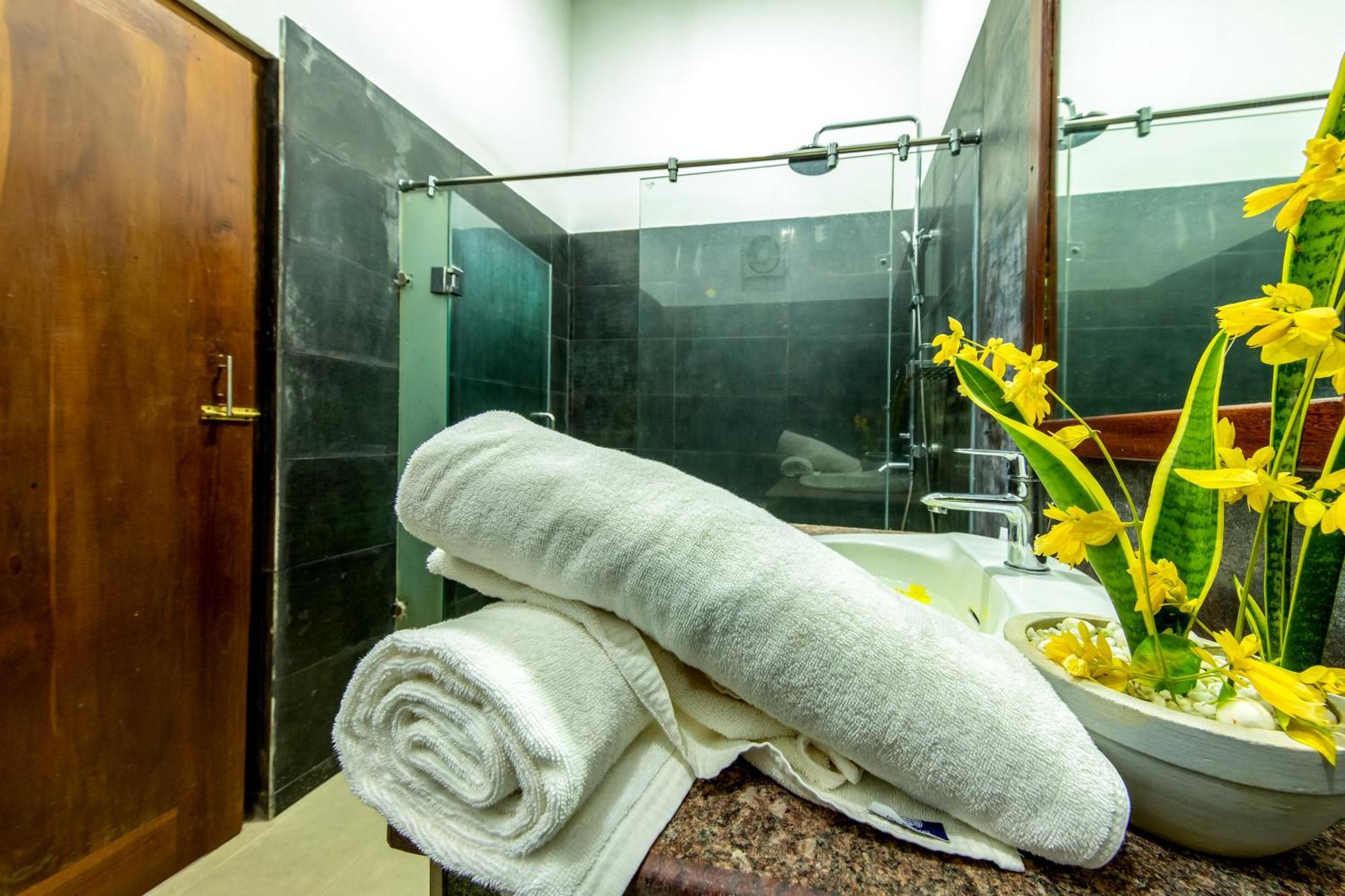 גאלה Owinmo Hotel & Reception Hall מראה חיצוני תמונה
